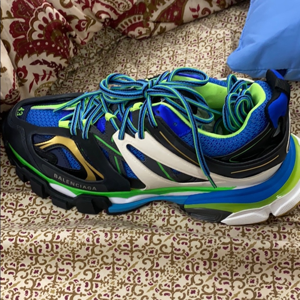 A male size 10 sneakers